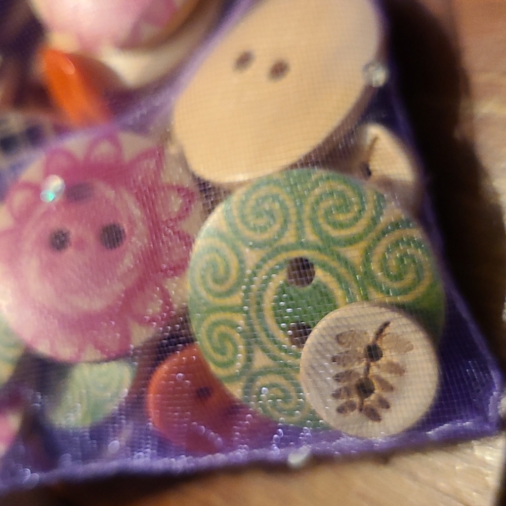 Colorful Buttons - Picture 4 of 4